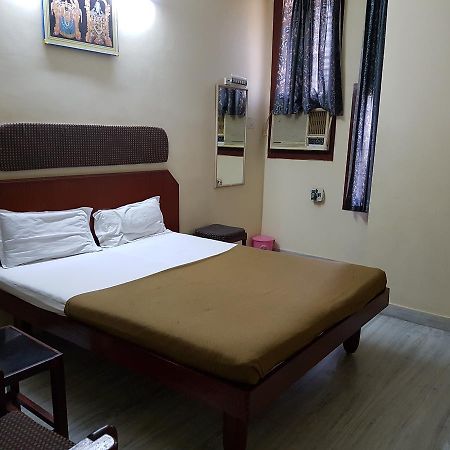 Sri Sai Residency Hotel Tirupati Eksteriør billede