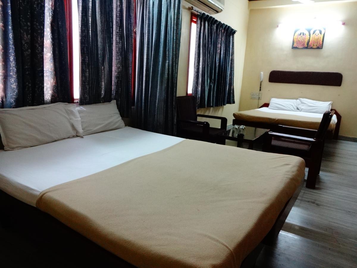 Sri Sai Residency Hotel Tirupati Eksteriør billede