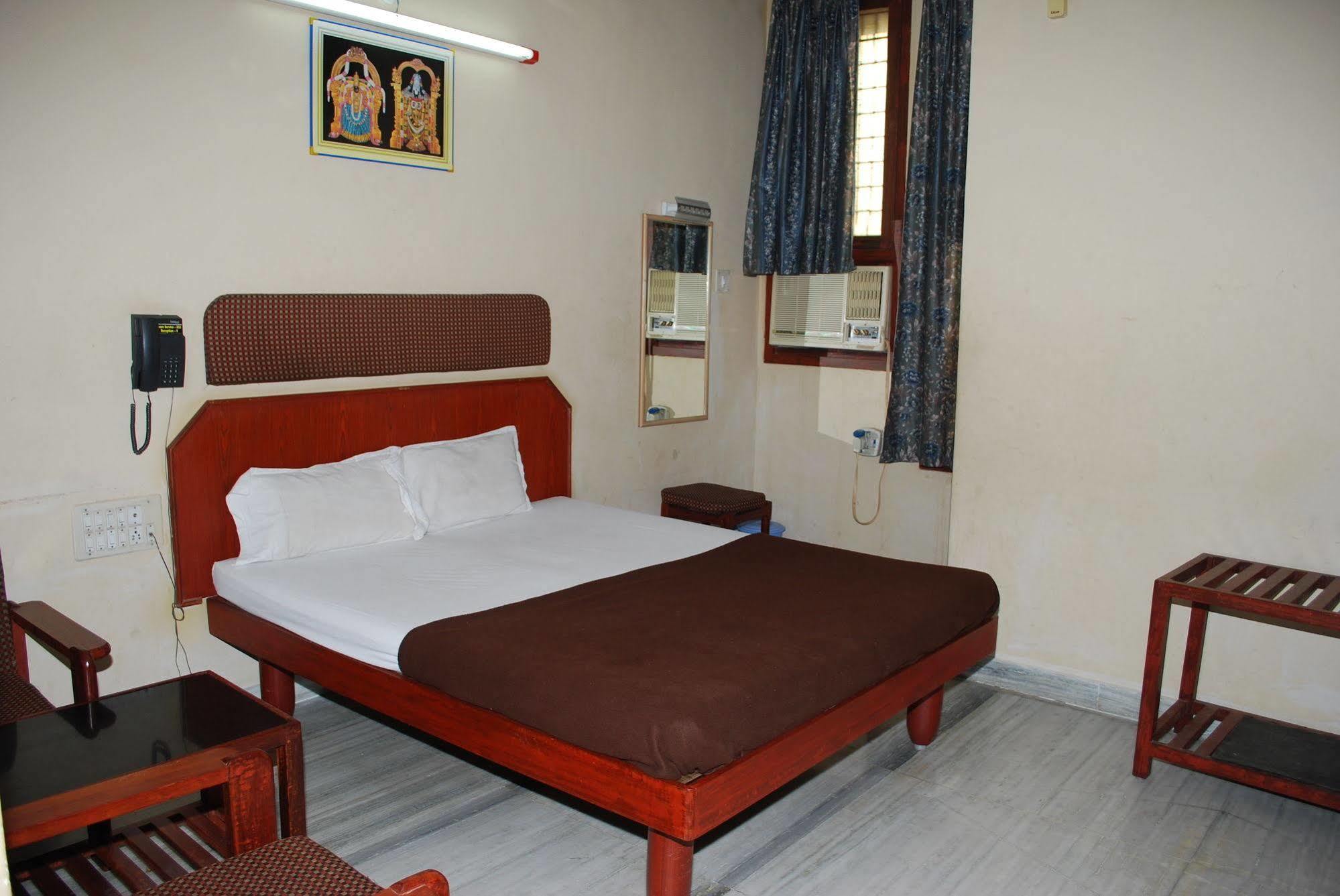 Sri Sai Residency Hotel Tirupati Eksteriør billede