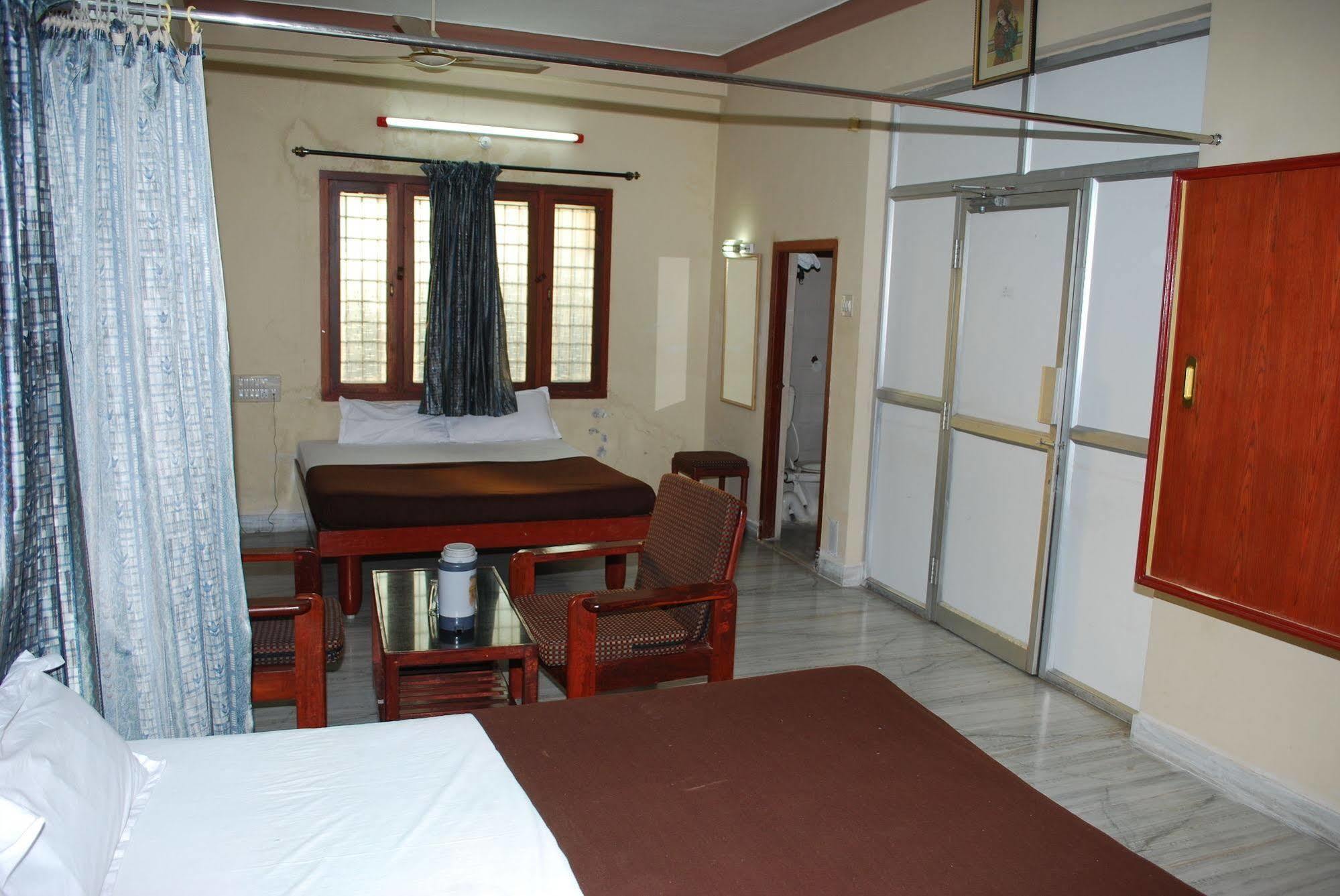 Sri Sai Residency Hotel Tirupati Eksteriør billede