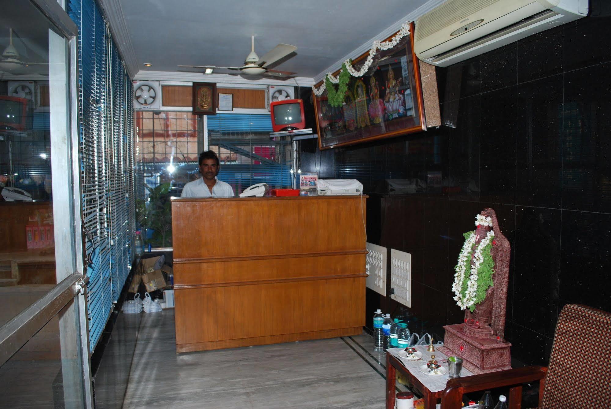 Sri Sai Residency Hotel Tirupati Eksteriør billede