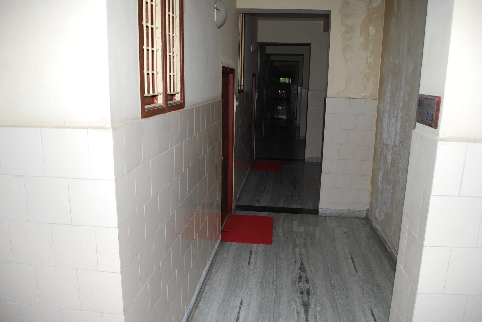 Sri Sai Residency Hotel Tirupati Eksteriør billede